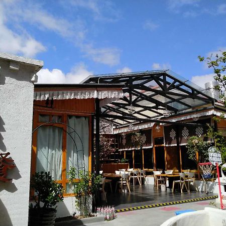 Huksum House Apartamento Diqing Exterior foto